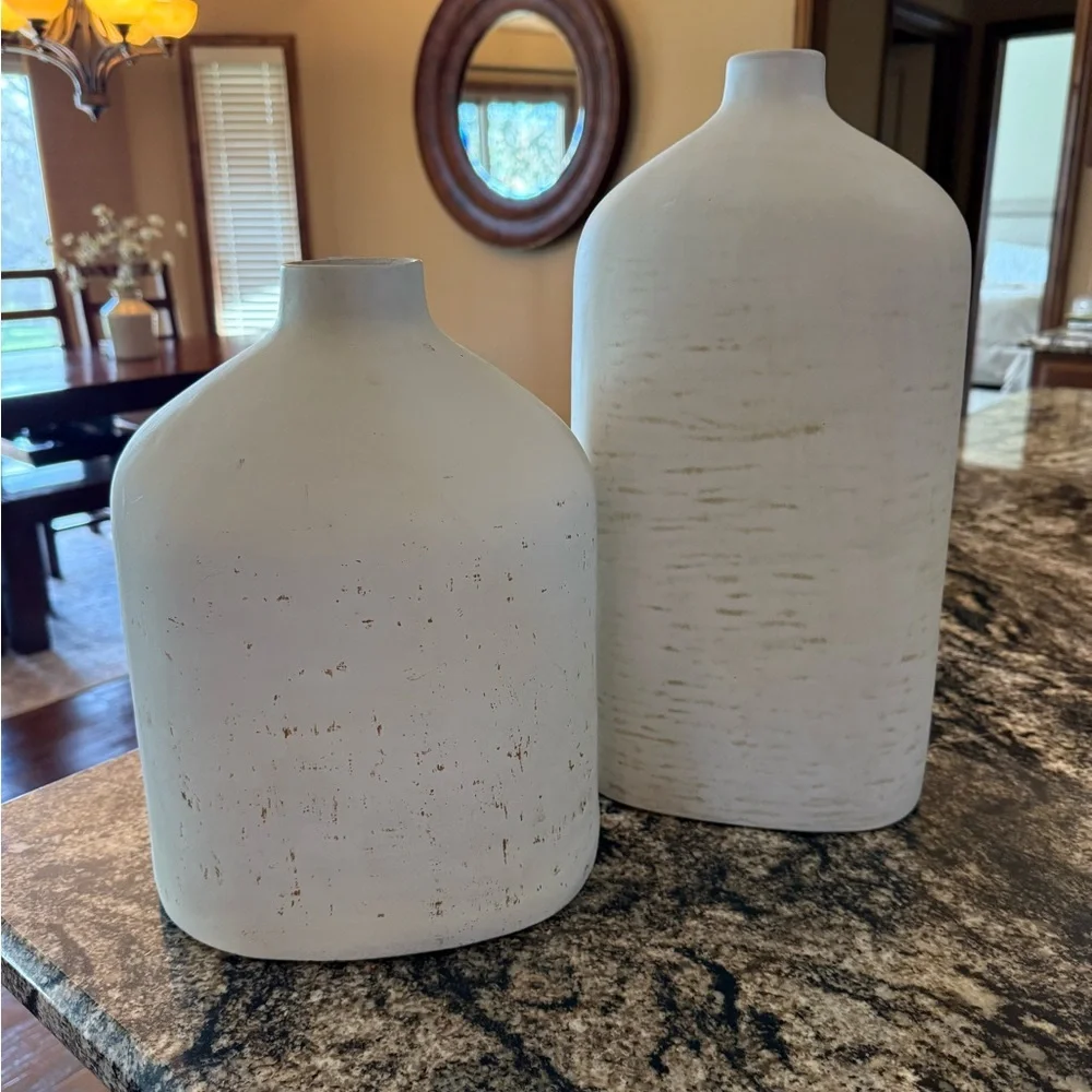 Large hearth & hand vase. Excellent condition. - Picture 3 of 4